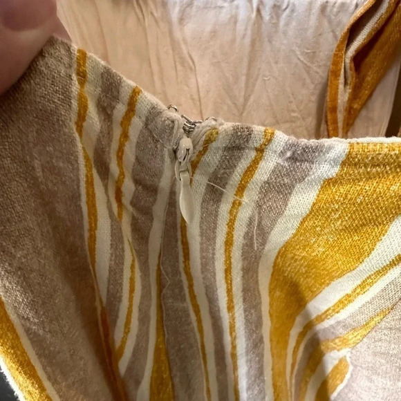 LE LIS - STRIPED CROPPED CROSSED BACK JUMPSUIT Size small EUC - Picture 7 of 10